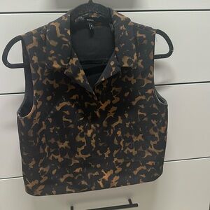 Theory tortoise crop polo shirt
Worn once 
Like new